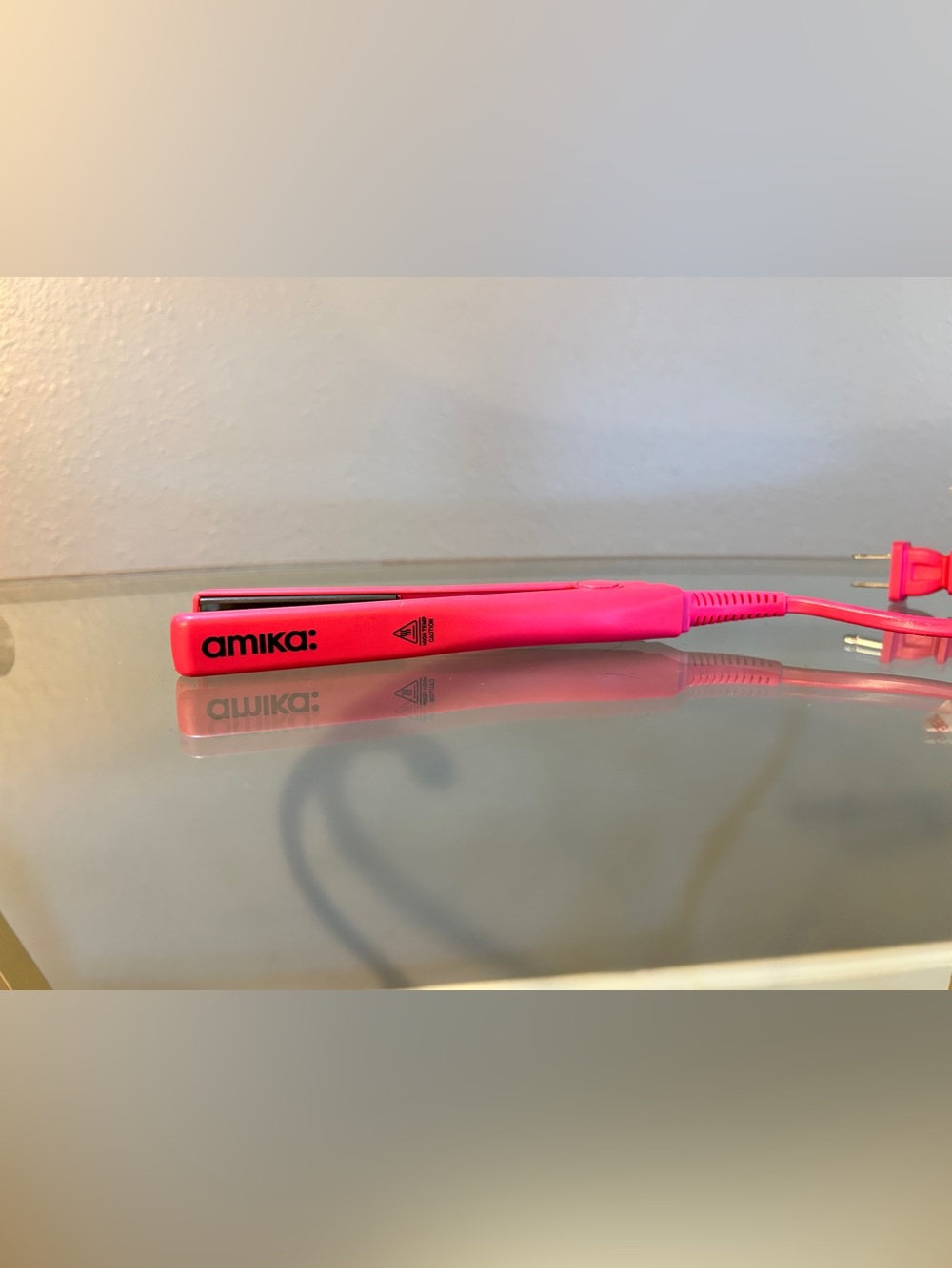 Amika Mini Hair Straightener – Hot Pink – Dual Voltage – Excellent Condition